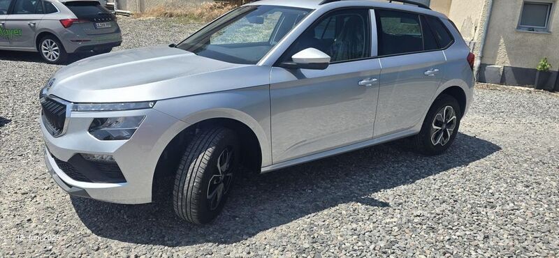 Silber Neu 2025 Skoda Kamiq Selection SUV | 26.950 € (Fairer Preis) - Bild 1/4