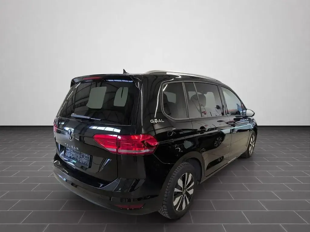 Gebraucht VW Touran Comfortline 150 PS (110 kW) 2025 Grenadillschwarz metallic (metallic) Van / Kleinbus