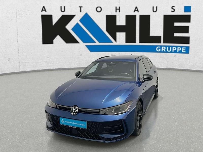Gebraucht VW Passat R-line 150 PS (110 kW) 2025 Reef blue metallic Kombi