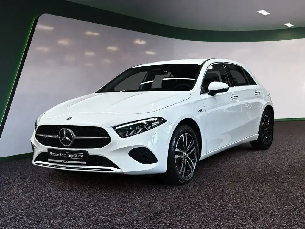 Gebraucht Mercedes A250 Advanced Plus 218 PS (160 kW) 2025 Polarweiß Limousine