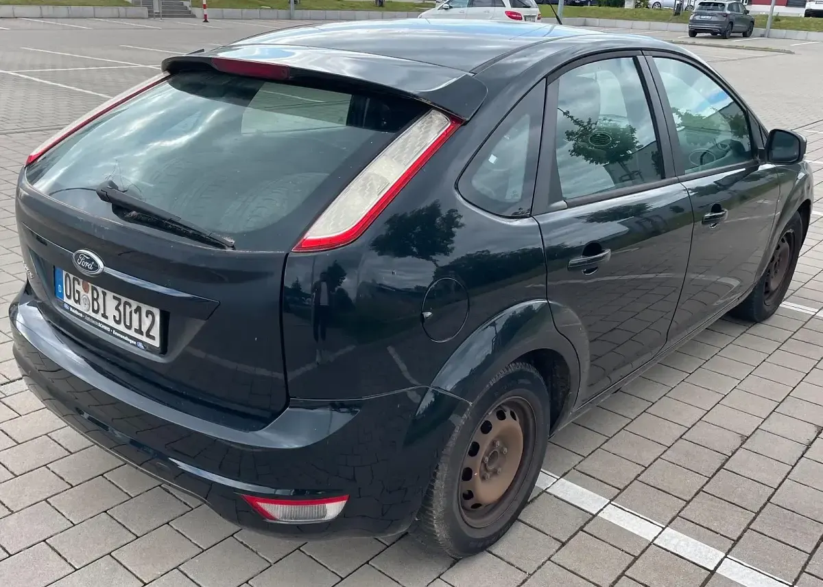 Gebraucht Ford Focus 116 PS (85 kW) 2009 Blau Limousine