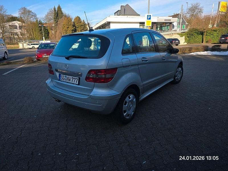 Gebraucht Mercedes B170 116 PS (85 kW) 2007 Silber Van / Kleinbus
