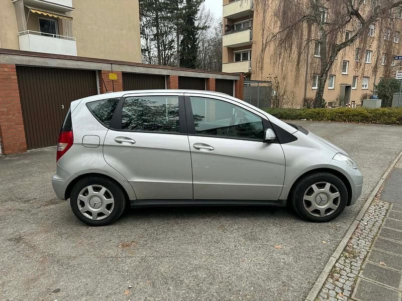 Gebraucht Mercedes A180 109 PS (80 kW) 2011 Silber Limousine