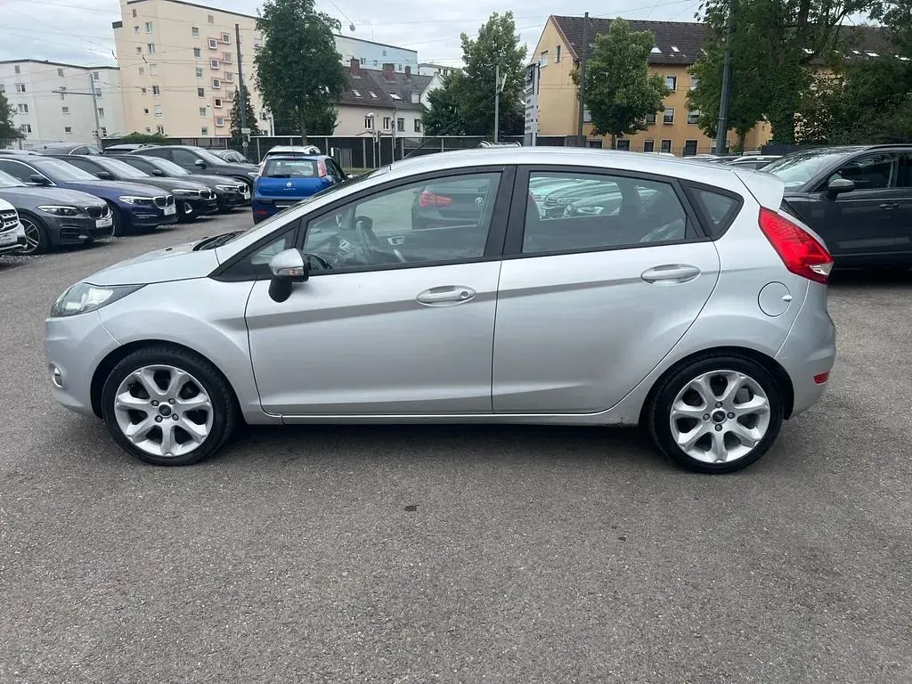 Gebraucht Ford Fiesta Trend 95 PS (69 kW) 2012 Limousine