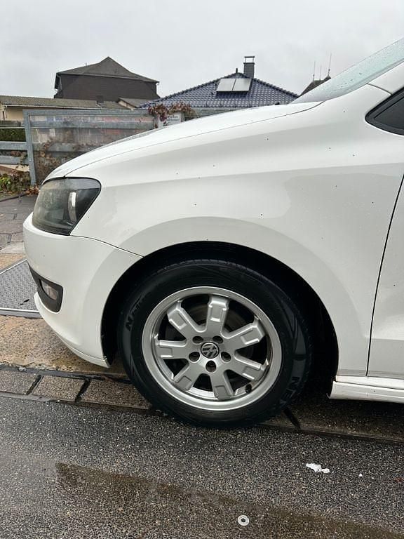 Gebraucht VW Polo 75 PS (55 kW) 2011 Weiß Kleinwagen