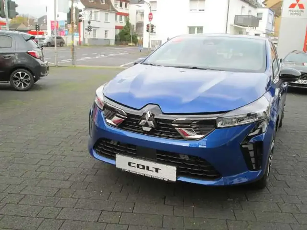 Neu Mitsubishi Colt Top 143 PS (105 kW) 2025 Royalblau Kleinwagen