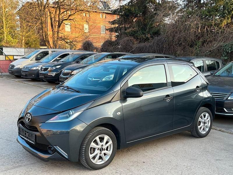 Gebraucht Toyota Aygo 69 PS (50 kW) 2016 Grau Kleinwagen