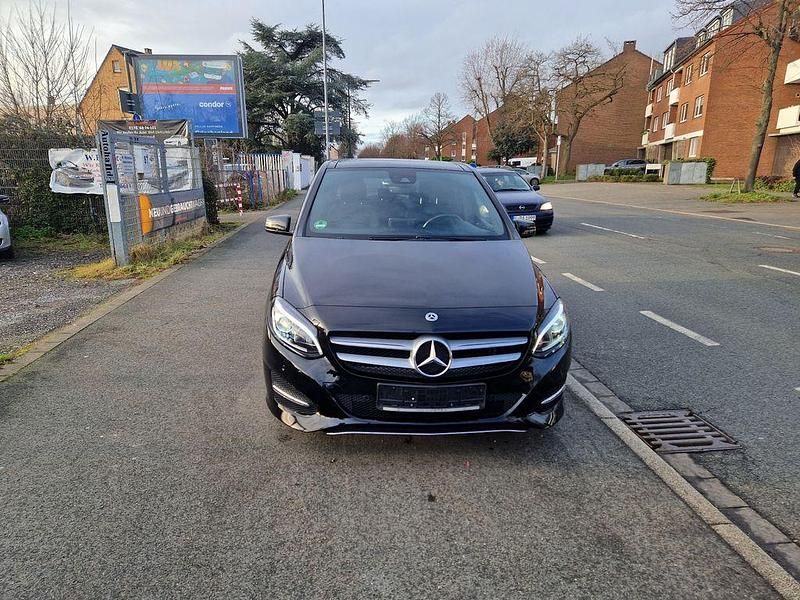 Schwarz Gebraucht 2018 Mercedes B200 Edition Van / Kleinbus | 18.200 € (Fairer Preis) - Bild 1/4