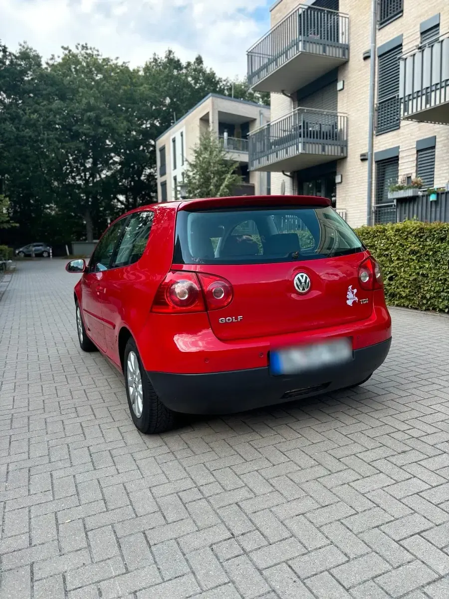 Gebraucht VW Golf V 105 PS (77 kW) 2005 Rot Kleinwagen