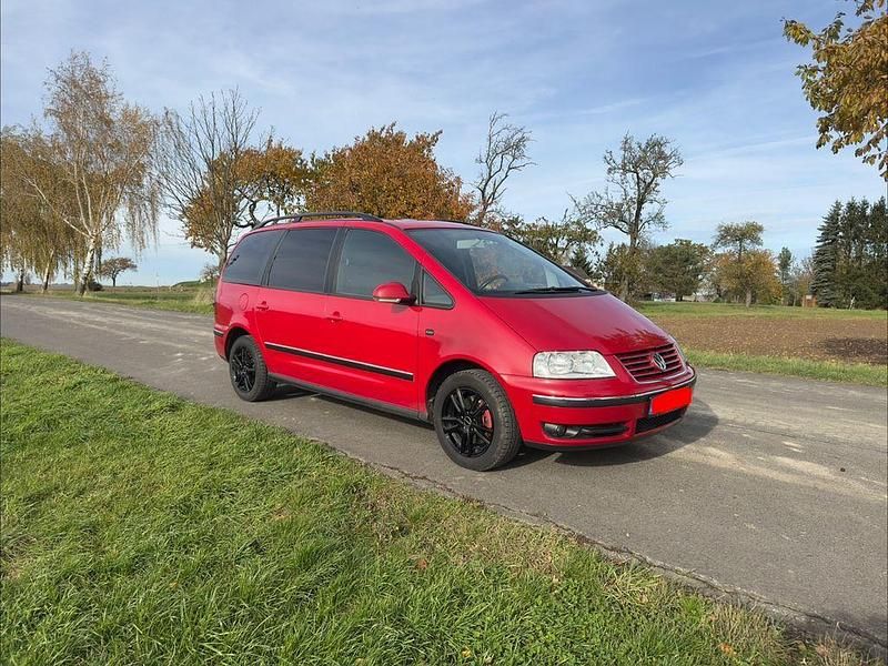 Rot Gebraucht 2009 VW Sharan Sportline Van / Kleinbus | 7.990 € - Bild 1/4