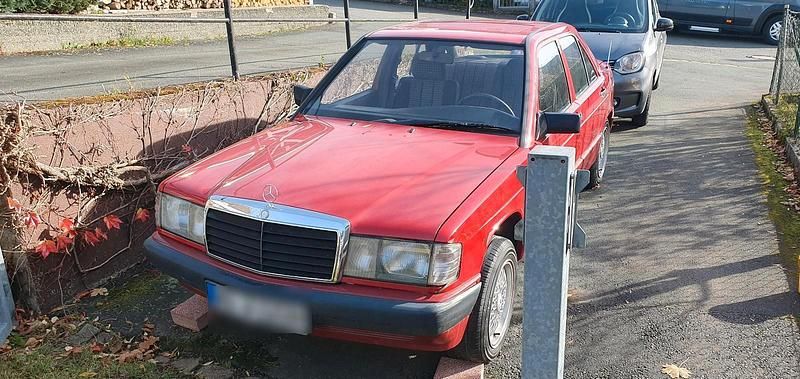 Rot Gebraucht 1990 Mercedes 190 Limousine | 3.150 € - Bild 1/4