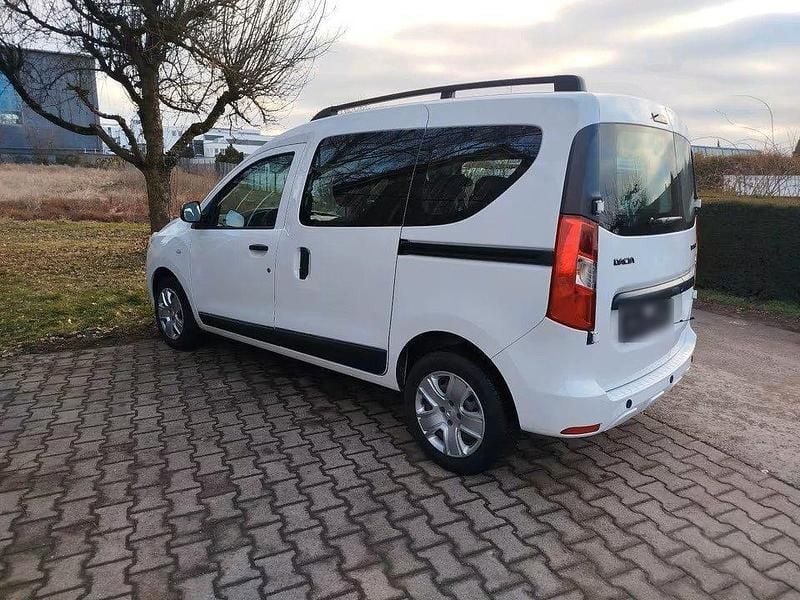 Gebraucht Dacia Dokker 102 PS (75 kW) 2020 Weiß Van / Kleinbus