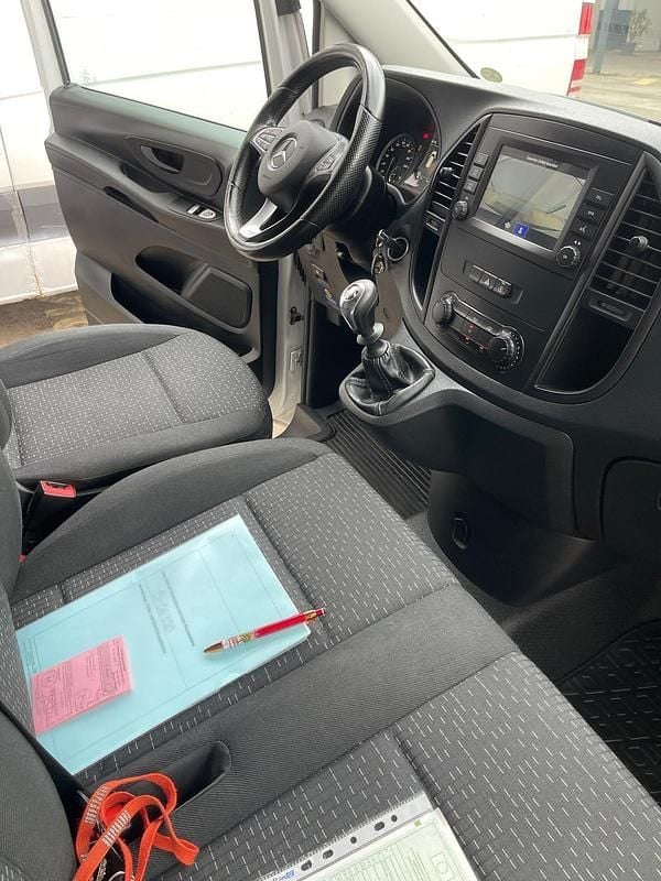 Weiß Gebraucht 2021 Mercedes Vito Van | 17.500 € - Bild 1/4