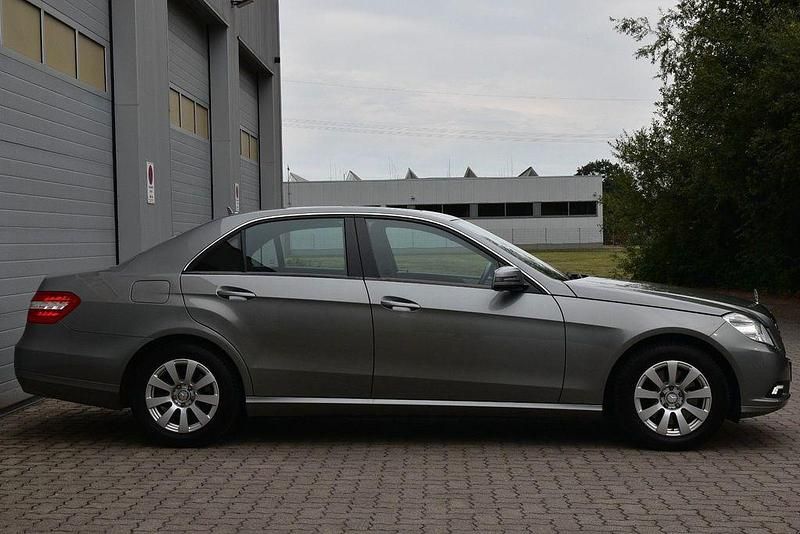Second-hand Mercedes E250 204 CP (150 kW) 2010 Argintiu Berlinǎ