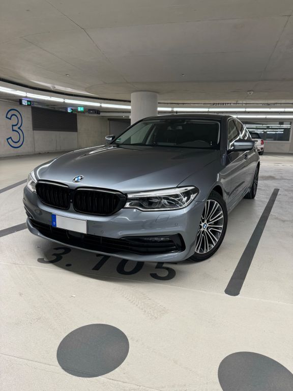 Grau Gebraucht 2019 BMW 530 Sport Line Limousine | 27.100 € (Superpreis) - Bild 1/4