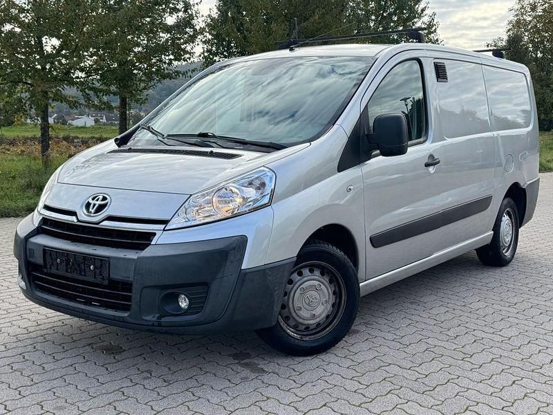 Silber Gebraucht 2015 Toyota Proace Life Van / Kleinbus | 6.999 € (Superpreis) - Bild 1/4