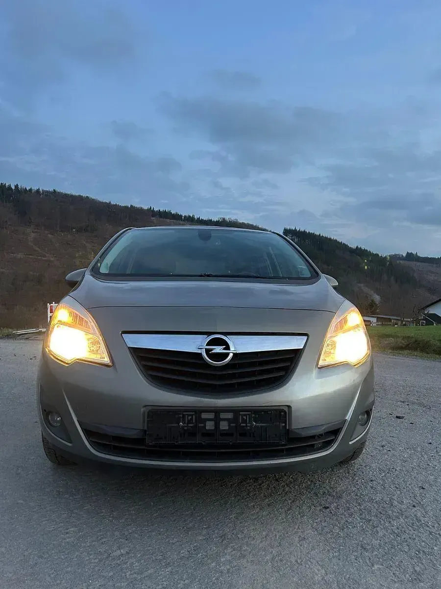 Używany Opel Meriva 110 KM (80 kW) 2013 Srebrny Minivan