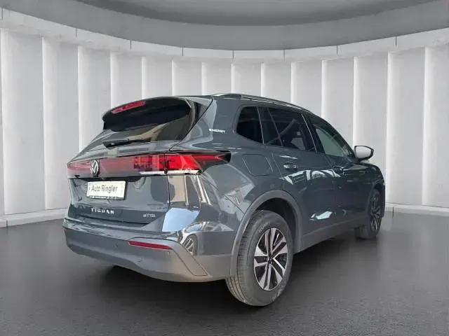 Neu VW Tiguan Life 150 PS (110 kW) 2026 Grau SUV