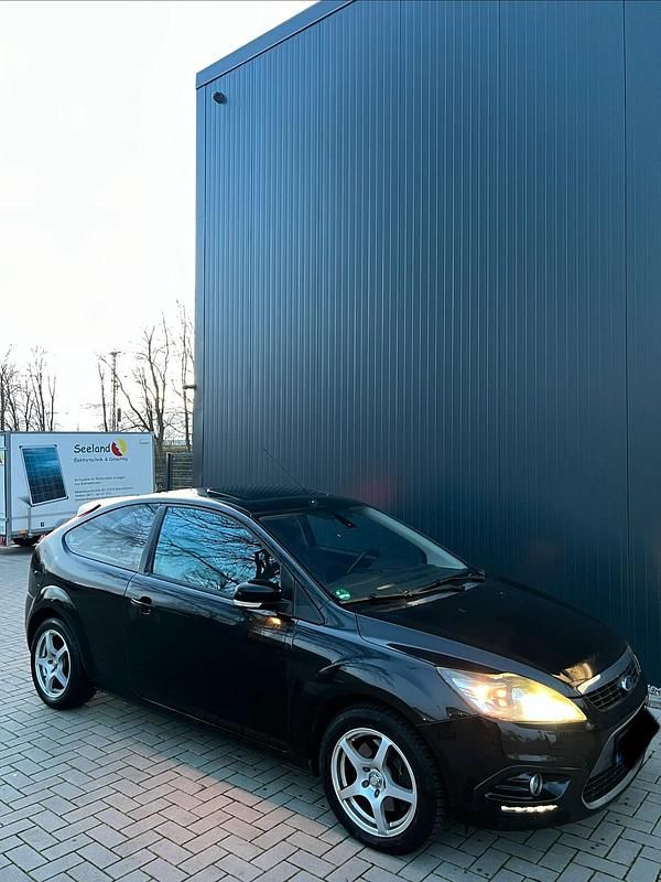 Schwarz Gebraucht 2010 Ford Focus Kleinwagen | 1.750 € (Guter Preis) - Bild 1/4