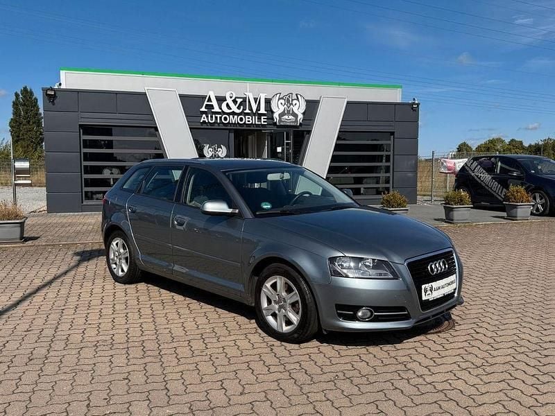 Grau Gebraucht 2011 Audi A3 Attraction Limousine | 7.600 € (Teuer) - Bild 1/4