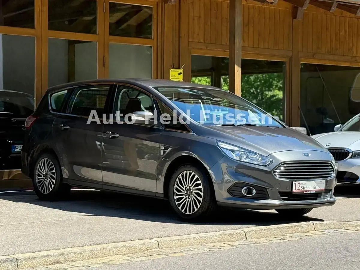 Gebraucht Ford S-MAX Titanium 190 PS (139 kW) 2019 Grau Van / Kleinbus