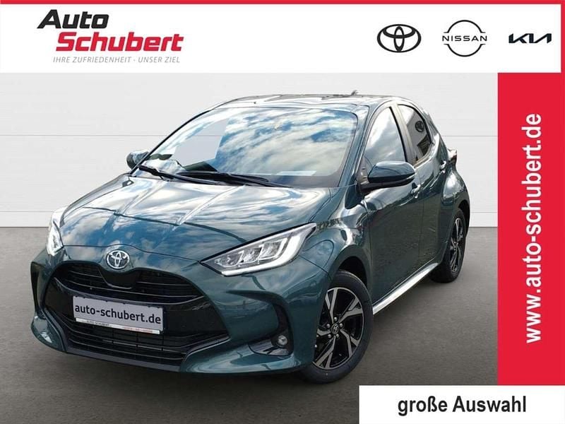 Gruen Neu 2025 Toyota Yaris Hybrid Kleinwagen | 25.280 € (Guter Preis) - Bild 1/3