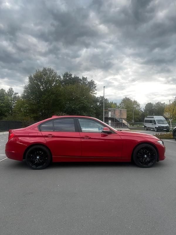 Gebraucht BMW 328 245 PS (180 kW) 2012 Rot Limousine