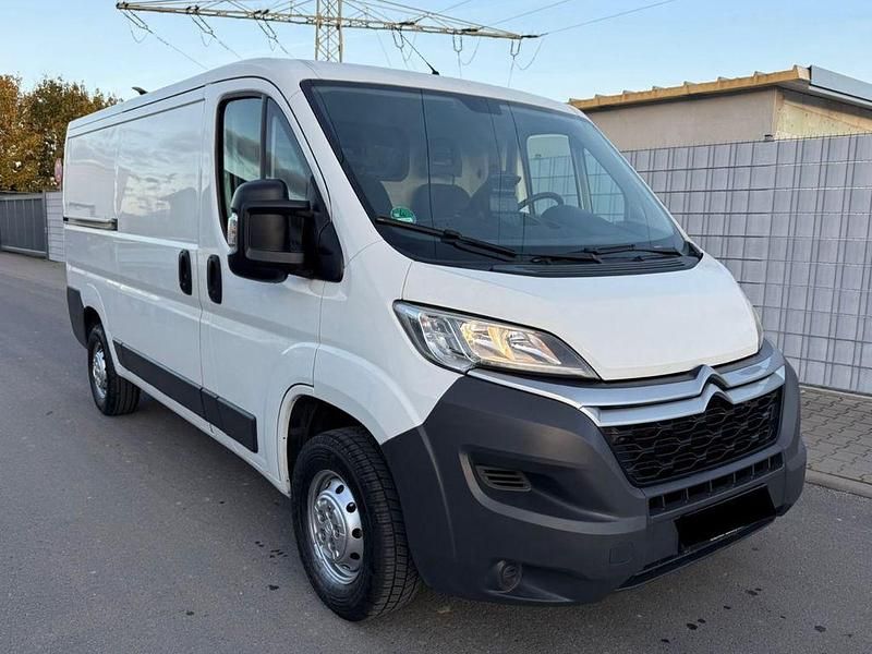 Weiß Gebraucht 2018 Citroën Jumper Profi Van / Kleinbus | 11.890 € (Superpreis) - Bild 1/4