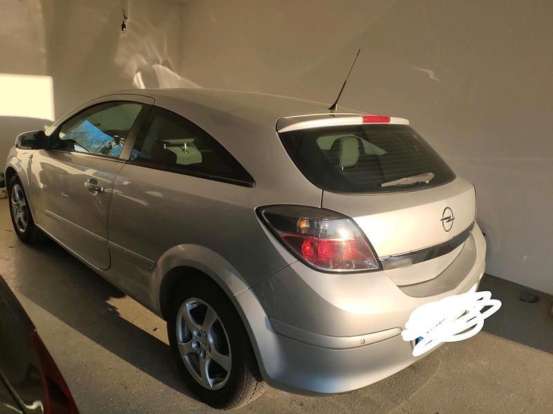 Gebraucht Opel Astra GTC 90 PS (66 kW) 2007 Silber Coupé