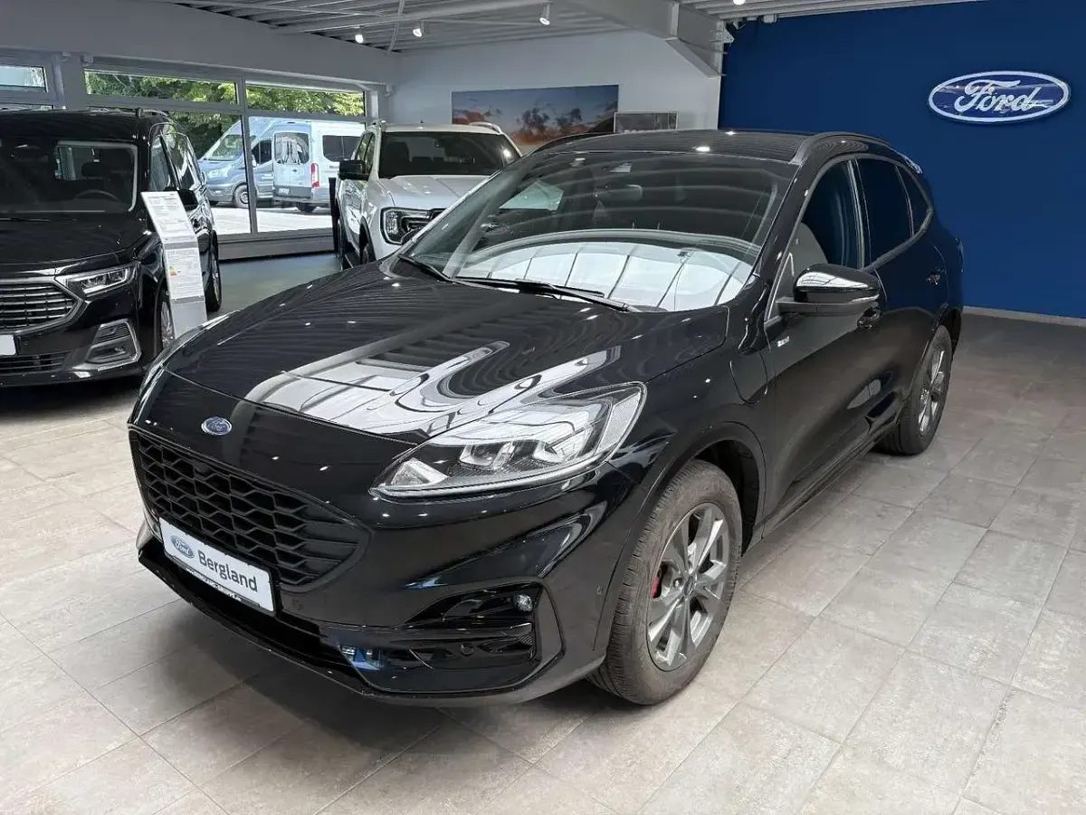 Gebraucht Ford Kuga ST-Line 224 PS (164 kW) 2024 Lackierung metallic "obsidianschwarz" schwarz SUV