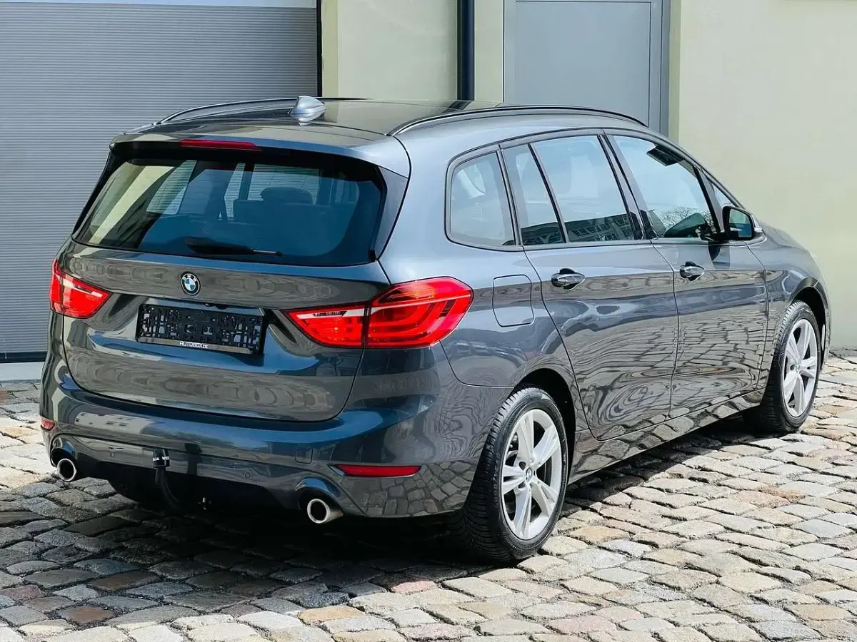 Używany BMW 220 Advantage 190 KM (139 kW) 2018 Szary Minivan