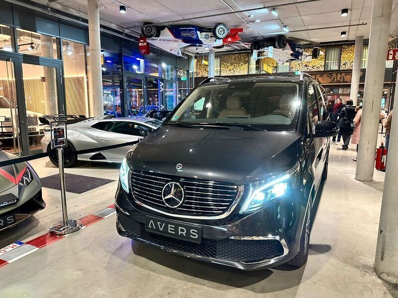 Graphitgrau metallic Gebraucht 2022 Mercedes EQV300 Van / Kleinbus | 72.590 € - Bild 1/4