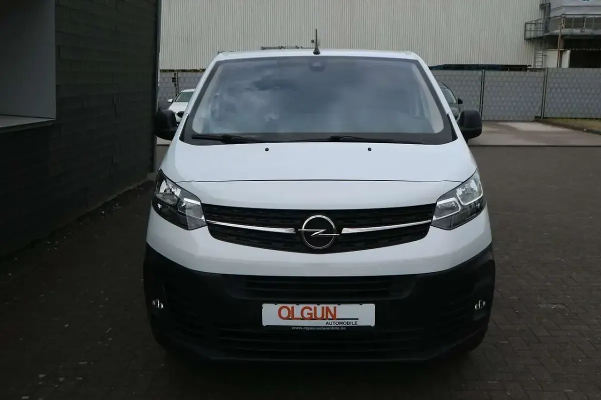 Gebraucht Opel Vivaro Edition 144 PS (105 kW) 2023 Casablancaweiss/glacier/arctic Van / Kleinbus