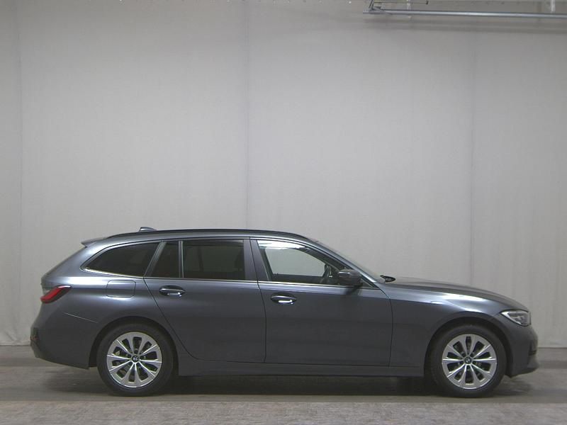 Grau Gebraucht 2022 BMW 318 Kombi | 14.980 € (Superpreis) - Bild 1/4