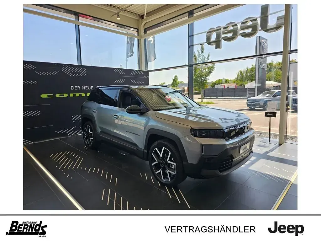 Neu Jeep Compass 136 PS (100 kW) 2025 Grau SUV