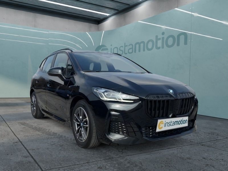Schwarz Gebraucht 2023 BMW 218 Active Tourer M Sport Van / Kleinbus | 32.050 € (Etwas zu teuer) - Bild 1/3