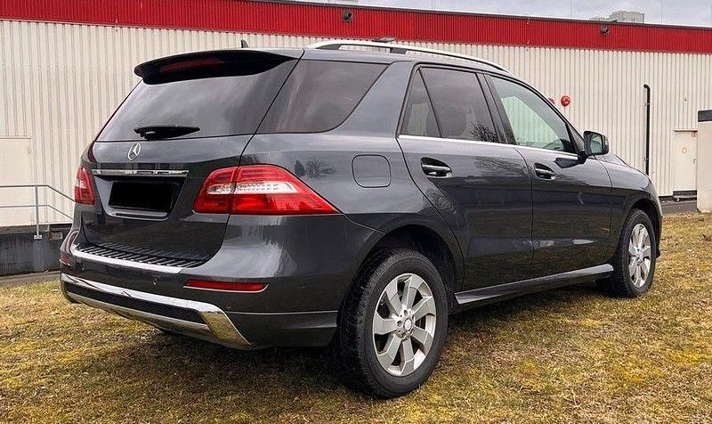 Gebraucht Mercedes ML250 AMG line 204 PS (150 kW) 2013 Grau SUV