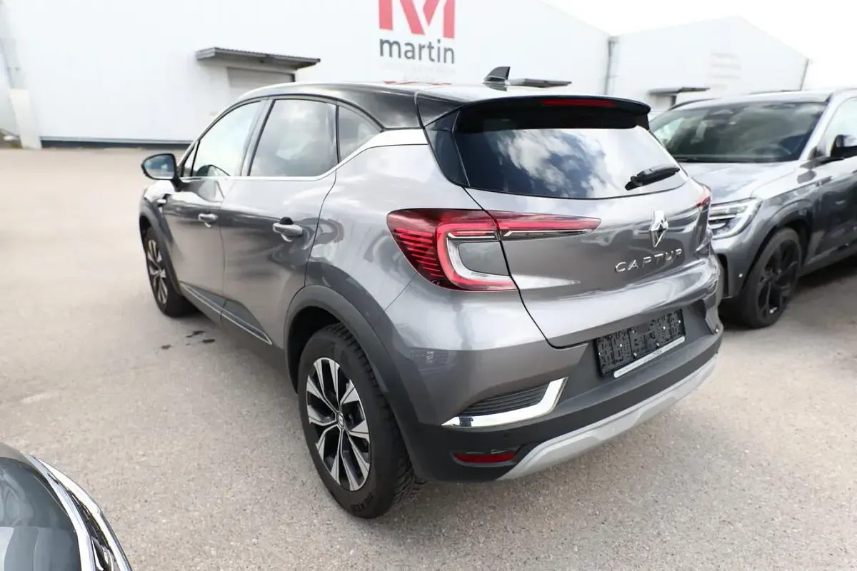 Gebraucht Renault Captur Techno 140 PS (102 kW) 2023 Stahlgrau metallic/dach: black SUV