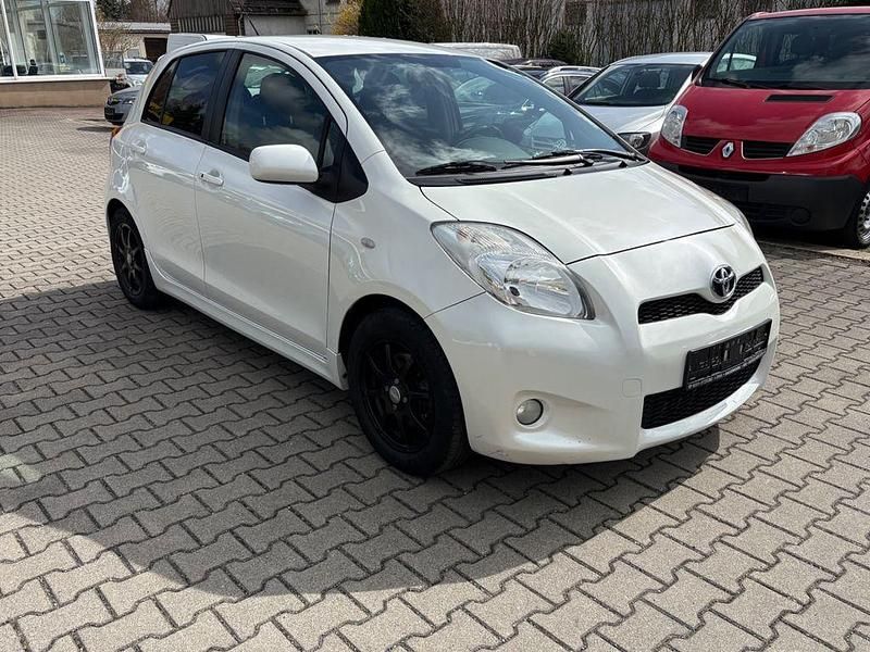 Gebraucht Toyota Yaris 133 PS (97 kW) 2010 Weiß Kleinwagen