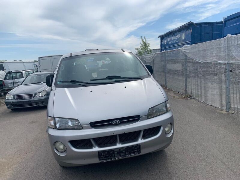 Gebraucht Hyundai H-1 111 PS (81 kW) 2000 Silber Van / Kleinbus