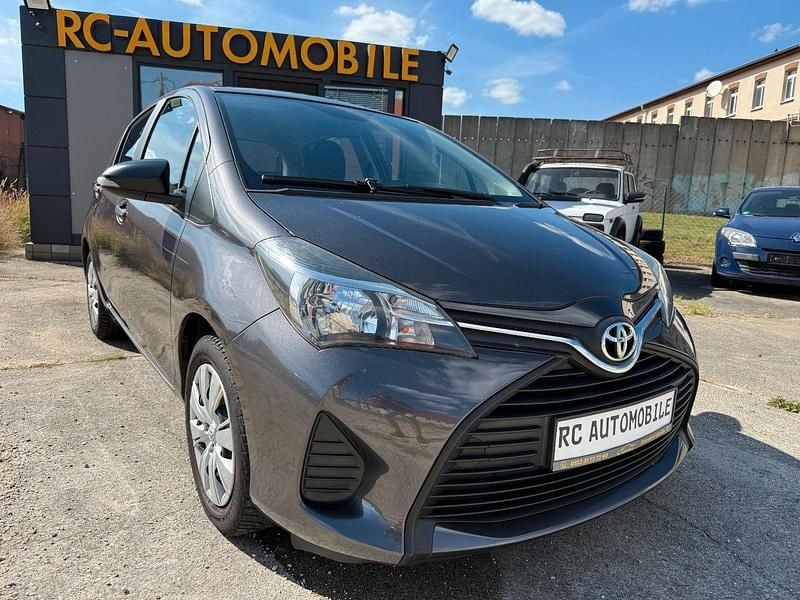 Gebraucht Toyota Yaris Basis 69 PS (50 kW) 2015 Grau Kleinwagen