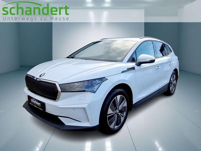 Moonweiss metallic Gebraucht 2021 Skoda Enyaq iV Loft SUV | 22.770 € (Fairer Preis) - Bild 1/4