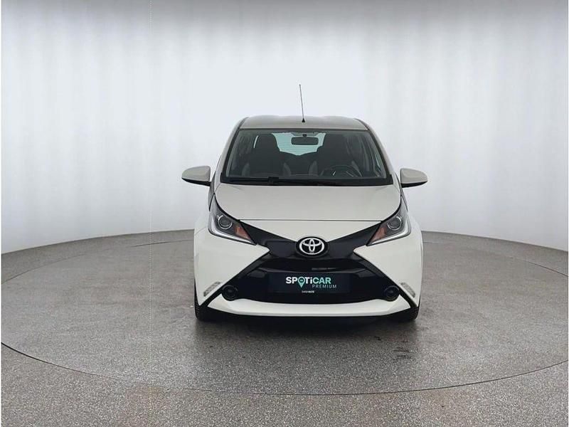 Gebraucht Toyota Aygo X-play 69 PS (50 kW) 2018 Weiß Kleinwagen