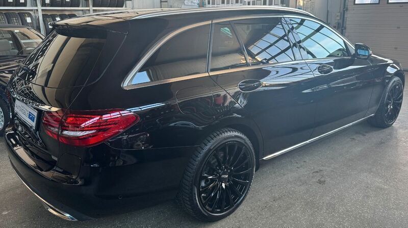 Gebraucht Mercedes C300e 194 PS (142 kW) 2021 Schwarz Kombi