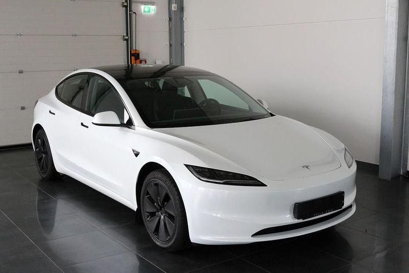 Weiß Gebraucht 2024 Tesla Model 3 RWD Limousine | 34.999 € (Superpreis) - Bild 1/4