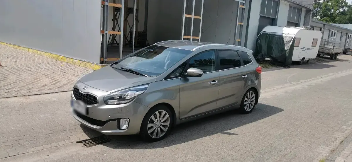 Gebraucht Kia Carens 136 PS (100 kW) 2013 Beige Van / Kleinbus