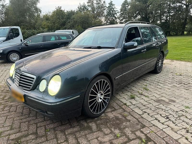 Blau Gebraucht 2000 Mercedes E430 Avantgarde Limousine | 1.999 € (Fairer Preis) - Bild 1/4