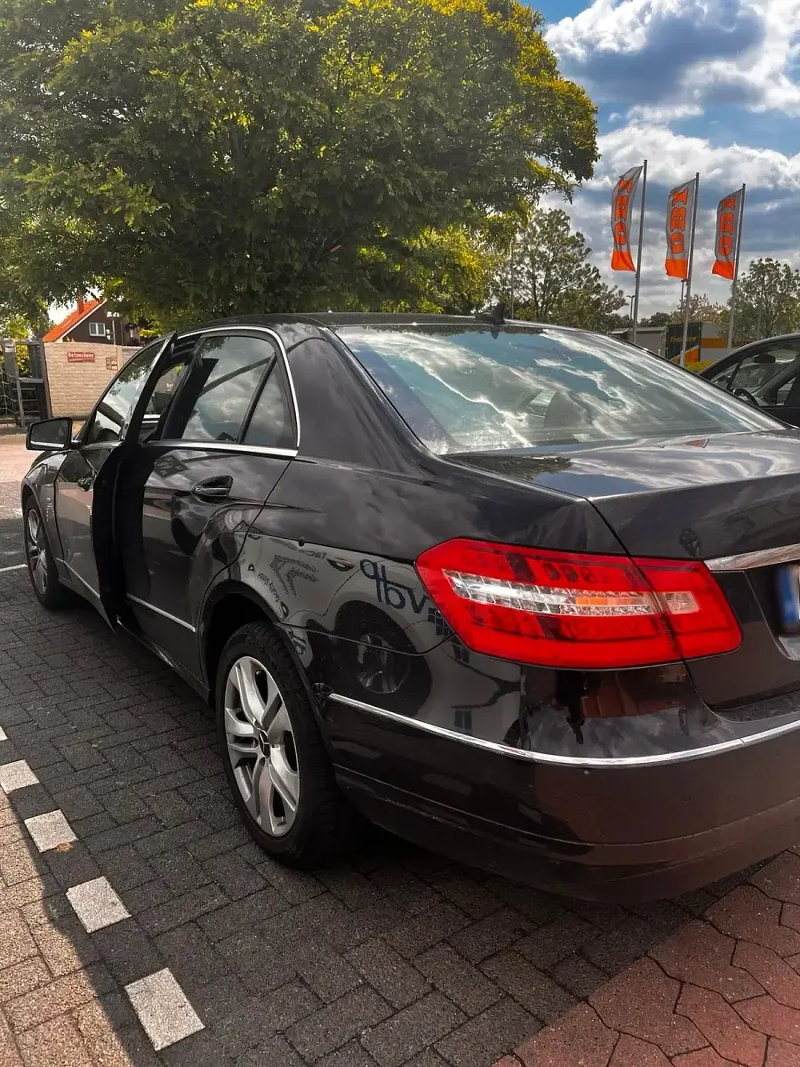 Gebraucht Mercedes E220 170 PS (125 kW) 2009 Schwarz Limousine