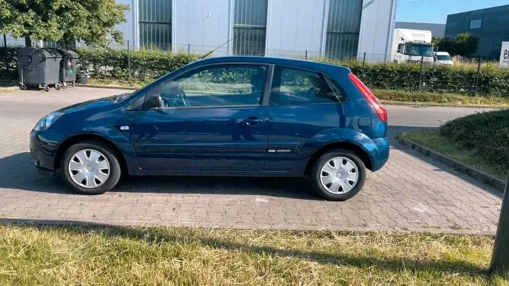 Gebraucht Ford Fiesta 70 PS (51 kW) 2008 Blau Kleinwagen