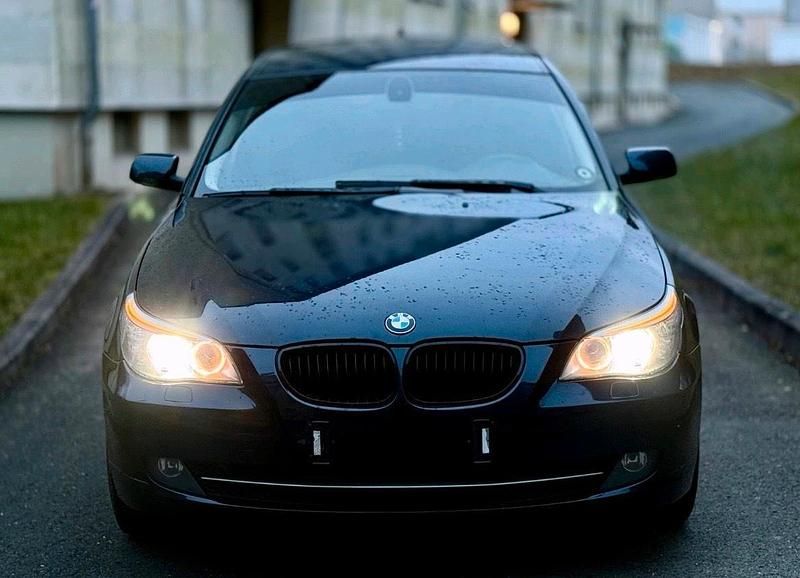 Gebraucht BMW 530 235 PS (172 kW) 2007 Blau Kombi
